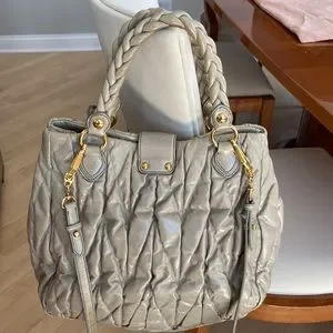 バッグ miumiu Mattelasse Lux Handbag Leather Buy Authentic, Preloved Miu Miu Matelasse Lux Coffer Bag